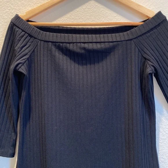Ann Taylor- 3/4 Sleeve Black Ribbed Top (M) NWT - Picture 2 of 9
